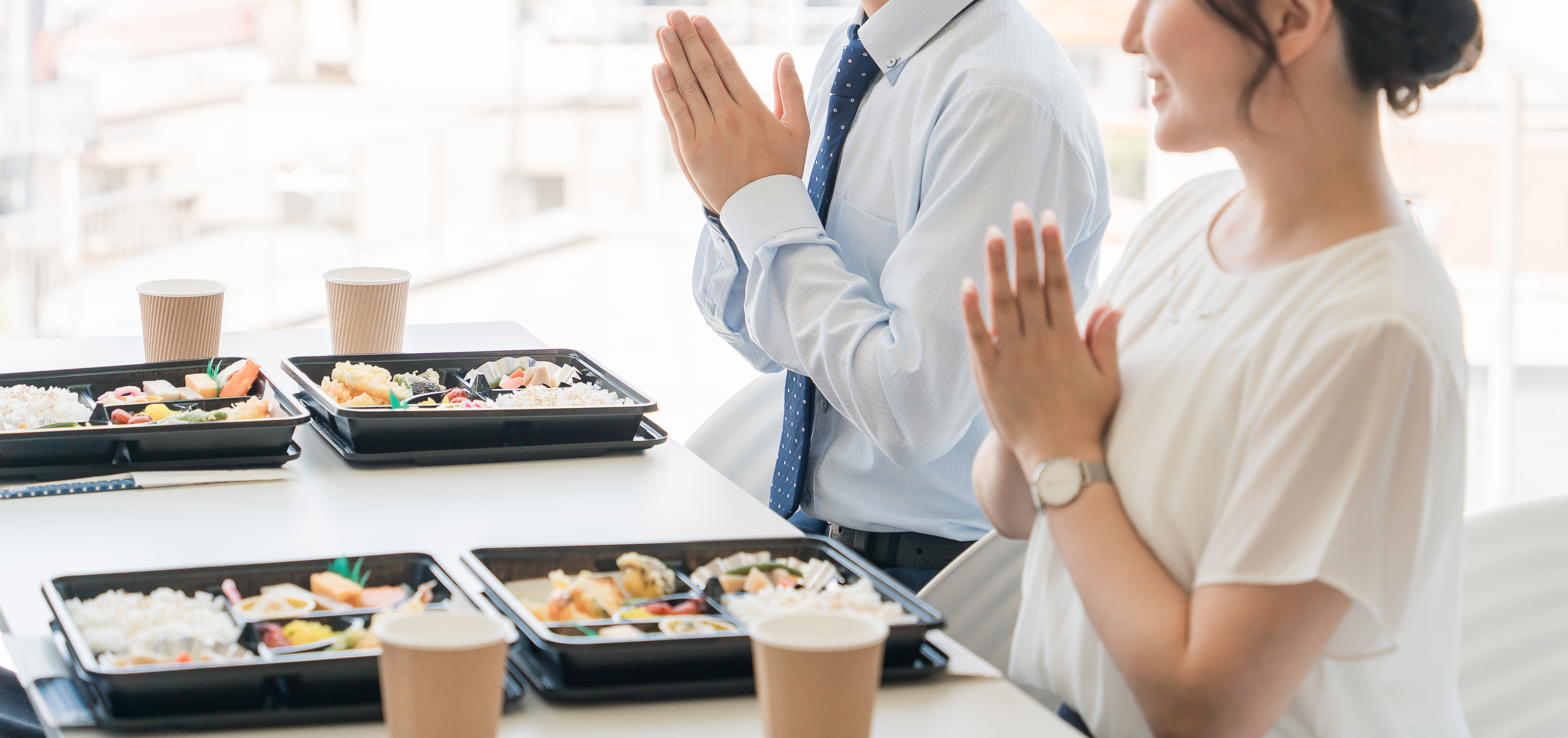 オフィスに届いた仕出し弁当